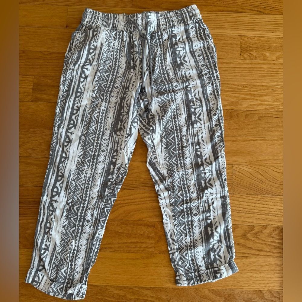 Style Me Gray and White Patterned Pants